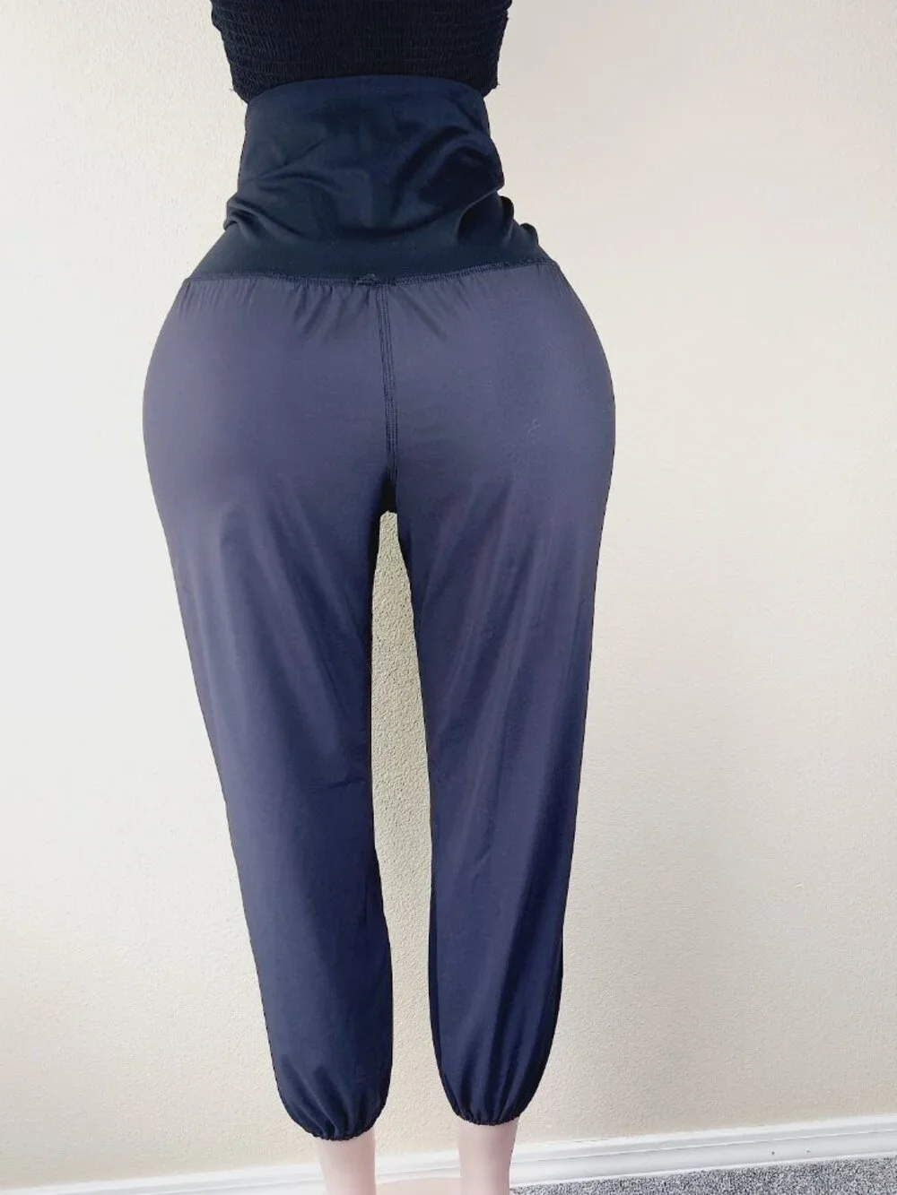 Lululemon Women's Black Super High-Waisted Tapered Casual Jogger Pants Size 6